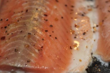 Tavada somon pişirme