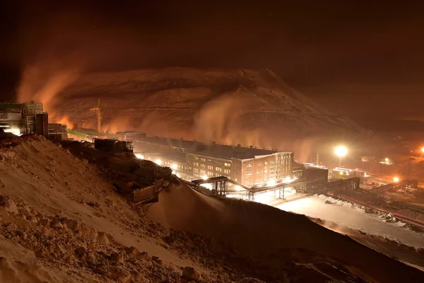 Norilsk sanayi bölgesinin endüstriyel manzarası