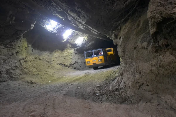 Kuzey Kutbu 'ndaki bir madenden fotoğraflar. Yeraltında çalışmak.