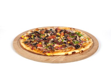 Beyaz arka planda pizza.