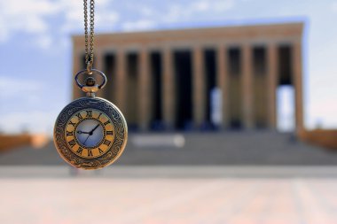 Türkiye'de Ankara Türbesi ve saat