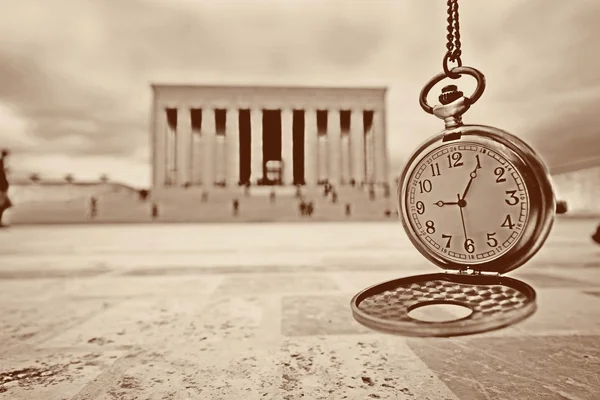 Turkiet, Ankara, Ataturks Mausoleum och tiden passerar 09:05 — Stockfoto