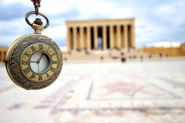 Turkije, Ankara, Ataturk's Mausoleum en tijd passeert 09:05 — Stockfoto