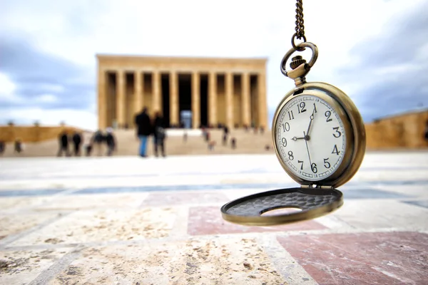 Turkiet, Ankara, Ataturks Mausoleum och tiden passerar 09:05 — Stockfoto