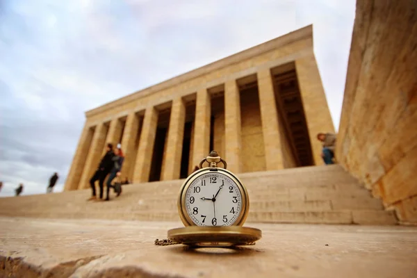 Turquia, Ancara, Mausoléu de Ataturk e o tempo passa 09: 05 — Fotografia de Stock