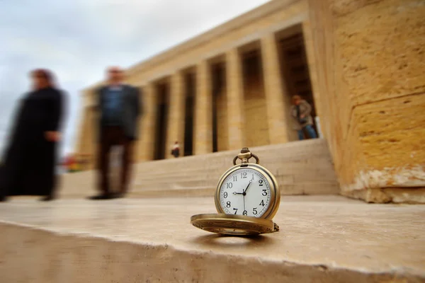 Turkiet, Ankara, Ataturks Mausoleum och tiden passerar 09:05 — Stockfoto