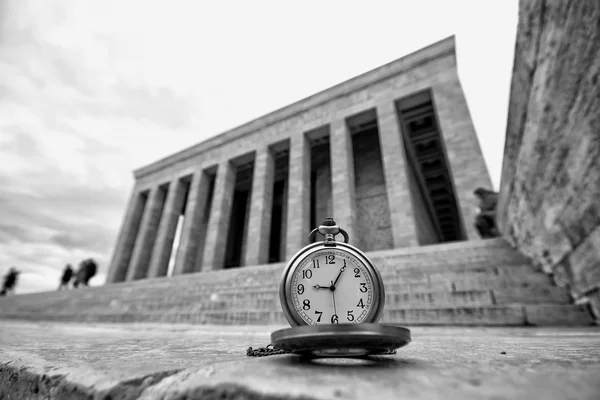 Turkiet, Ankara, Ataturks Mausoleum och tiden passerar 09:05 — Stockfoto