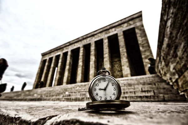 Turkije, Ankara, Ataturk's Mausoleum en tijd passeert 09:05 — Stockfoto