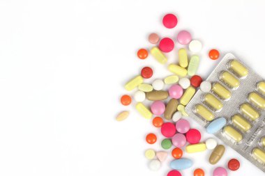 Beyaz arka planda tıbbi uyuşturucu.