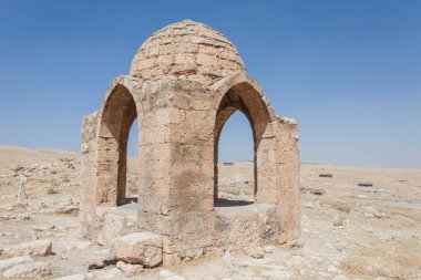 Mardin 'in Dara ilçesindeki mezar kalıntıları