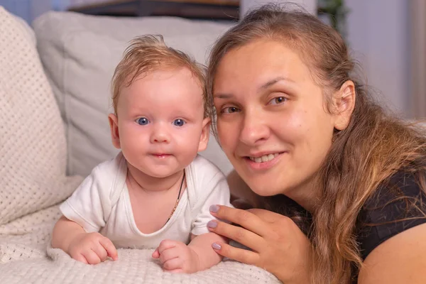 Famiglia Felice Insieme Mamma Bambino Sorridente Bambino Concetto Maternità — Foto Stock