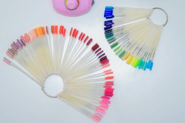 Manikür aletleri. Dosyalar, makas ve tırnak cilası üst görüntü. Manikür Salonu, Güzellik Salonu