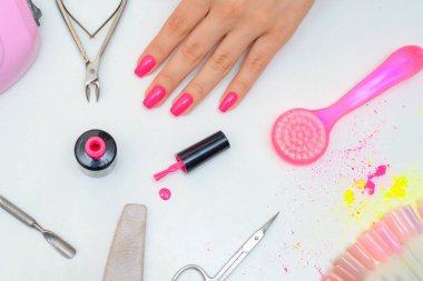 Manikür ve pedikür ekipmanları beyaz arka plan görünümlü manikür çubuğu seti 