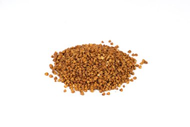 Beyaz arka planda izole edilmiş karabuğday tohumları yığını. Yüksek kalite fotoğraf