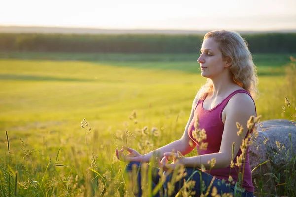 Yoga Open Air Happy Woman Doing Yoga Exercises Yoga Meditation — Stock Photo, Image