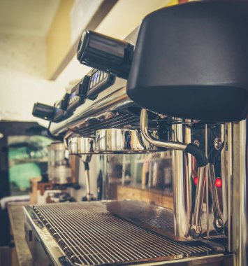 Espresso barındaki espresso makinesi.