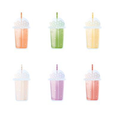 Şeffaf bardaklarda pipetli oksijen kokteyli..