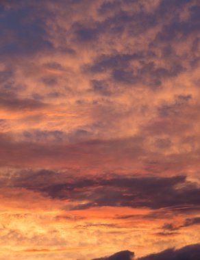  Yazlar sıcak ve güzel günbatımı vardır . 