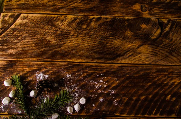 Noel Konileri Dalları Tahta Marshmallow Tahtalarında — Stok fotoğraf