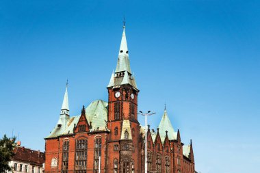 Wroclaw 'daki eski tuğla kilise. Şehrin antik mimarisi.