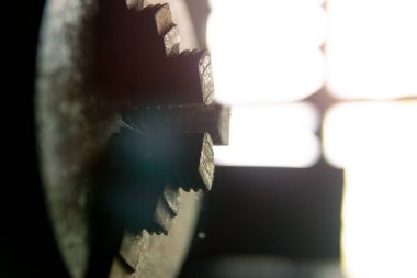 Torna tezgahı, yakın plan. Ağaç torna torna