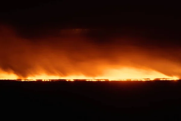 Fuoco Sul Campo Burning Avanzi Grano — Foto Stock