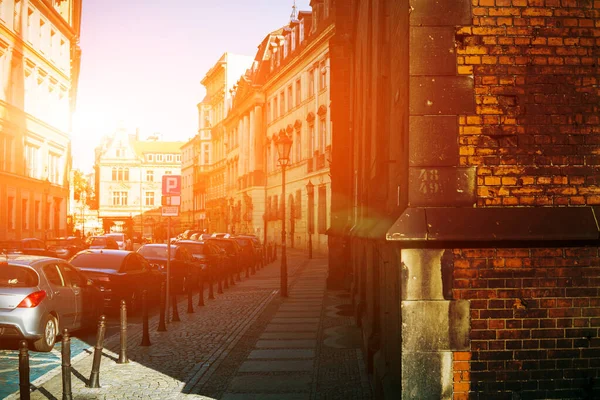 Красивый Городской Пейзаж Солнце Освещает Старые Дома Центре Вроцлава — стоковое фото
