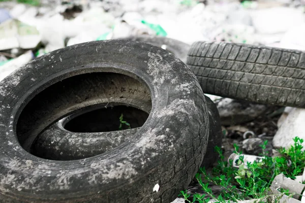 Les Pneus Usés Sont Poubelle Pollution Environnement — Photo