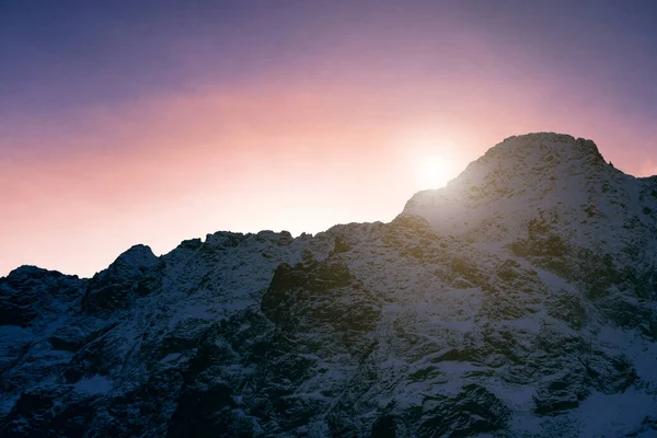 Sonnenuntergang Den Verschneiten Bergen Schöne Landschaft Den Bergen — Stockfoto