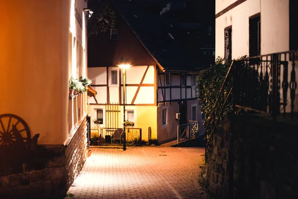 Иллюминированная Улица Немецкой Деревни Старая Деревня — стоковое фото