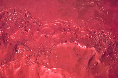 Havuz suyu kırmızıyla işaretlenmiş.