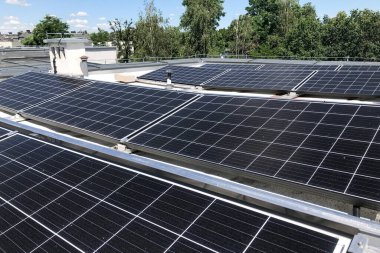 Güneş paneli enerji santrali, yenilenebilir güneş enerjisi.