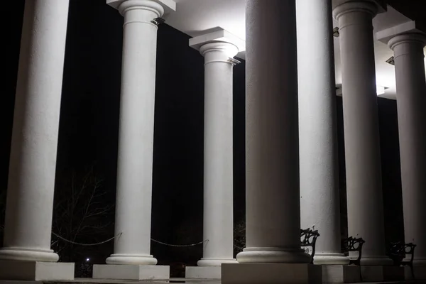 Illuminated Columns White Light Many Columns House — Stock Photo, Image