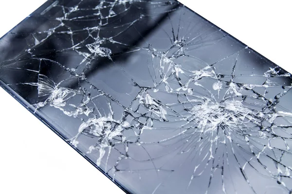 Beyaz arka plan üzerinde izole kırık akıllı telefon yakın çekim