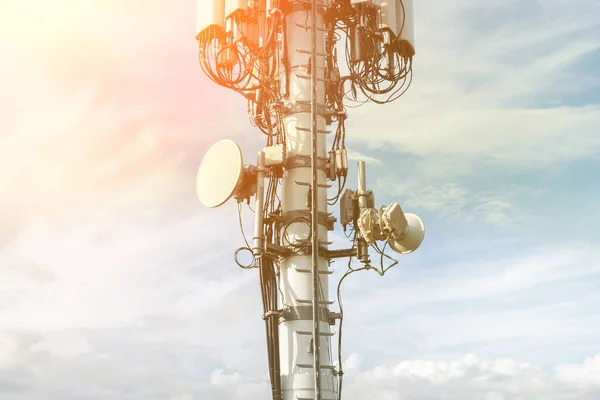 Antennenzelle Gegen Den Blauen Himmel Nahaufnahme — Stockfoto