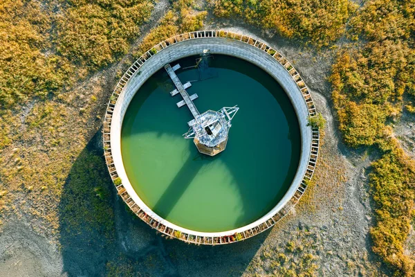 発電機セットから排水した後の廃水処理用タンク — ストック写真