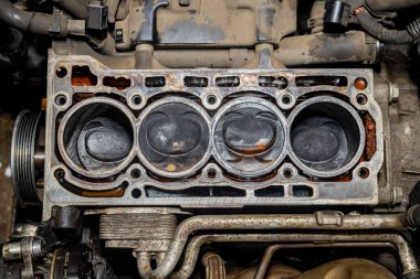 Motor pistonlarında aşırı karbon birikintileri, motor tamiri