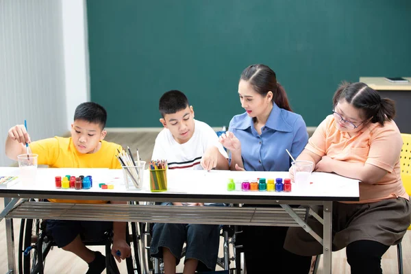 Asian Group Disabled Kids Autism Child Learning Painting Paper Teacher — Stock Photo, Image