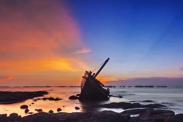 Sahilde güzel bir gün batımı