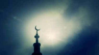 Müslüman Camii Hilal bulutlu gökyüzü artalanları üzerinde