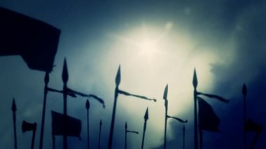 Ortaçağ ordu bulutlu bir günde savaşa hazırlanıyor