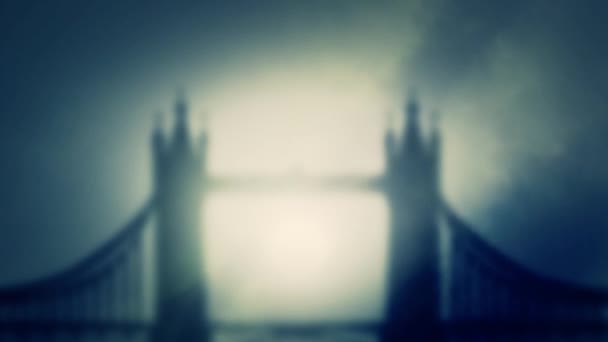 Londons Brücke im Nebel an einem gruseligen Morgen — Stockvideo