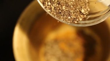 Kara biber baharat değirmeni ekleme