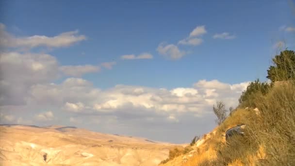 Chmury nad Shaddows wzgórz pustyni upływ czasu — Wideo stockowe