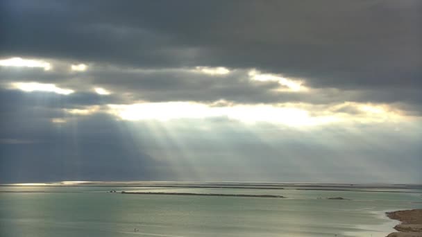 Amanecer del Mar Muerto en un día nublado en el lapso de tiempo — Vídeos de Stock