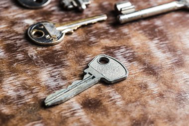 Birçok eski anahtar