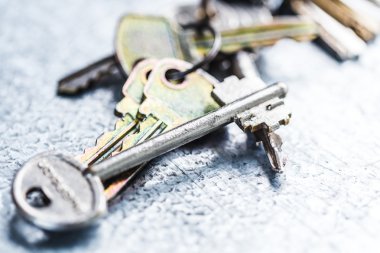 Birçok eski anahtar