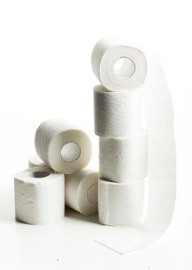 tuvalet kağıdı beyaz arkaplanda izole edildi