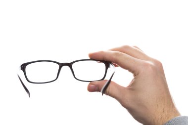 Beyaz arkaplanda gözlük