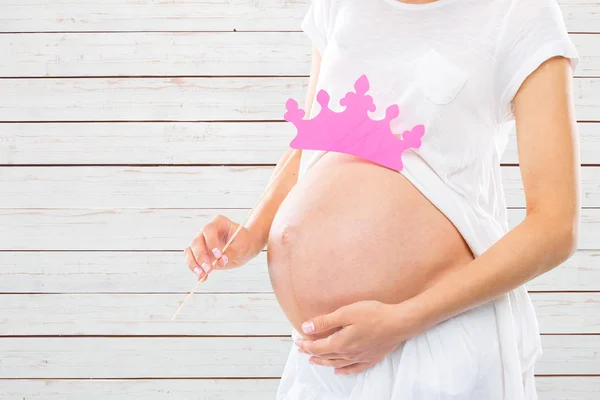 Joven feliz sonriente embarazada — Foto de Stock